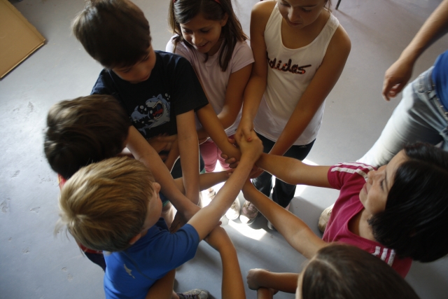 Grupo de ninos en el campamento